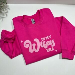 In my Wifey Era Gildan Sweatshirt, size S & L,new never used, puff print